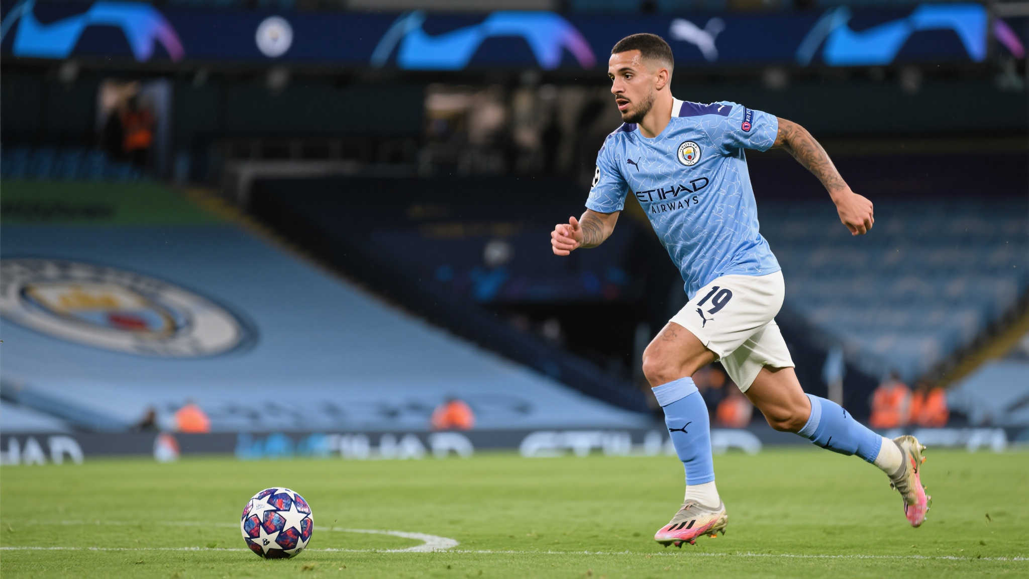 对于蓝月军团，即便坐拥豪华阵容却从未停止探索更多改